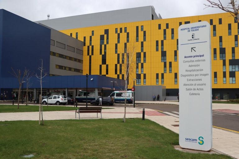 Un trabajador de 24 años resulta herido tras caer de un tejado en Toledo