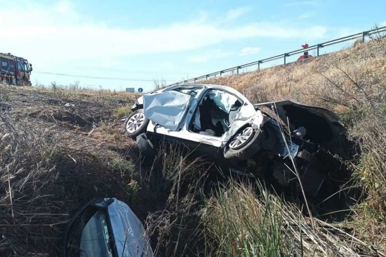 Una mujer fallece y dos personas resultan heridas en una salida de vía en la A-4 en Viso del Marqués