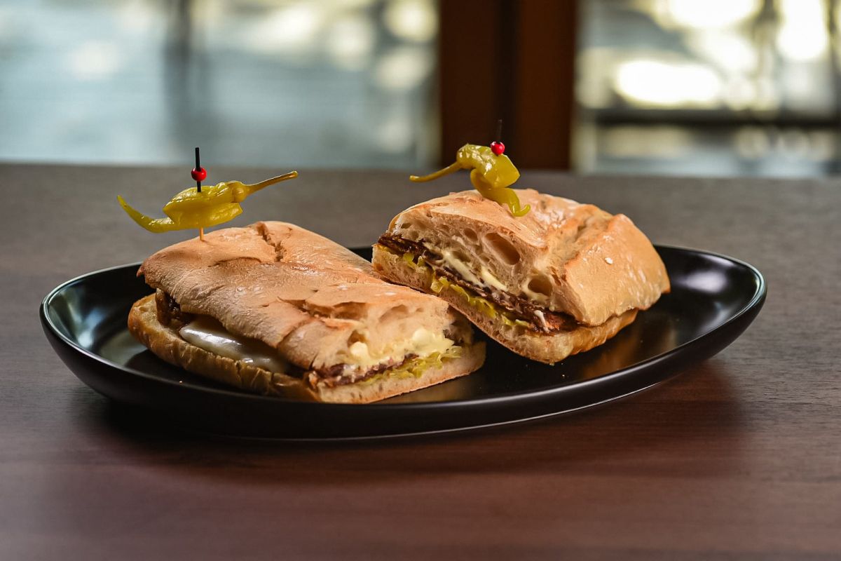 Un local de Albacete logra hacer el mejor bocadillo de España: el "Comeorejas"
