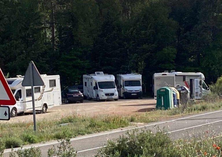 Denuncian el estacionamiento «indiscriminado» de autocaravanas en las Lagunas de Ruidera