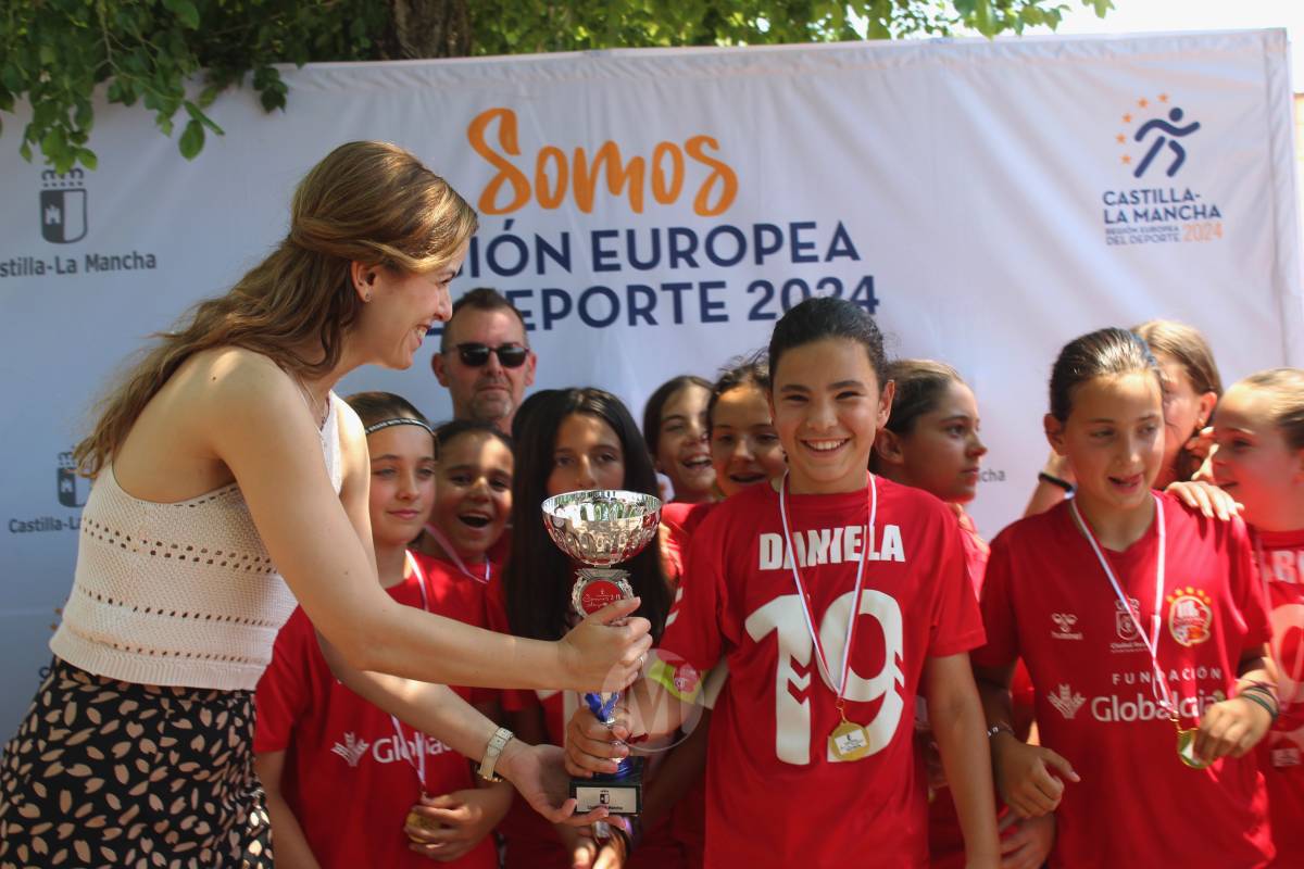 El Gobierno regional destaca en Tomelloso el valor del deporte escolar en la clausura de la Liga Provincial Alevín femenina