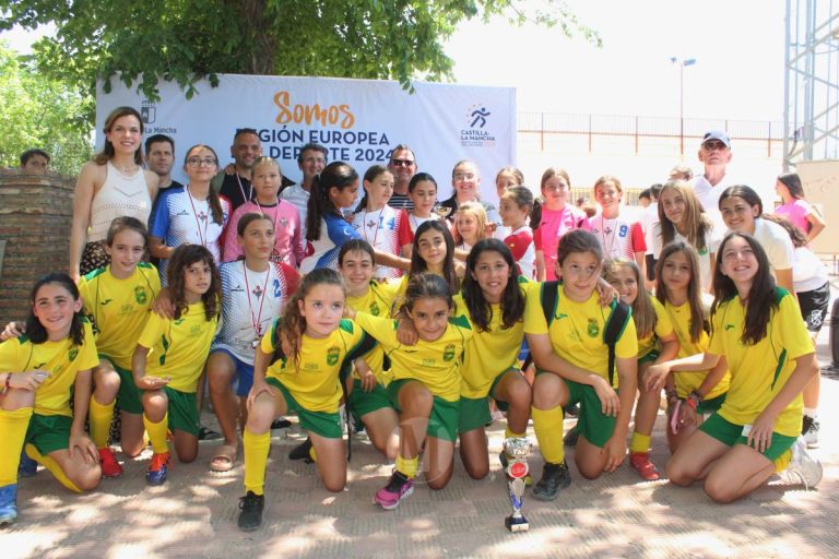 El Gobierno regional destaca en Tomelloso el valor del deporte escolar en la clausura de la Liga Provincial Alevín femenina