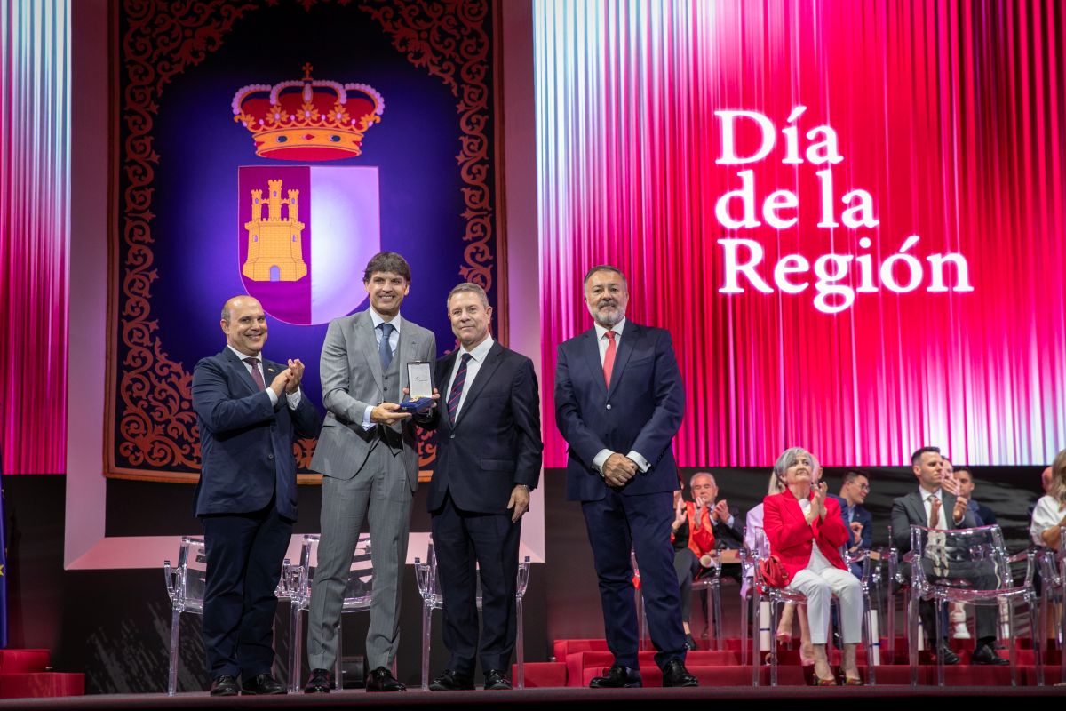 Sara Carbonero brinda su Medalla de Oro de Castilla-La Mancha a la memoria de su madre