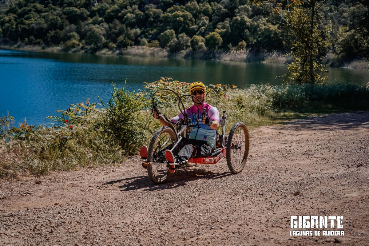 La VI Gigante Lagunas de Ruidera reúne a casi 700 ciclistas en un entorno “digno de película”