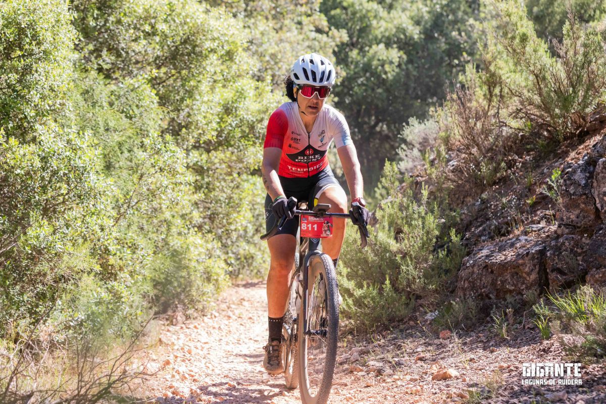 La VI Gigante Lagunas de Ruidera reúne a casi 700 ciclistas en un entorno “digno de película”