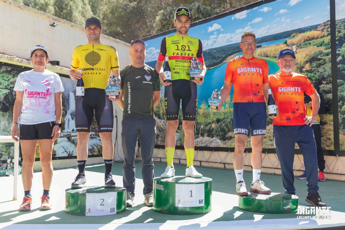 La VI Gigante Lagunas de Ruidera reúne a casi 700 ciclistas en un entorno “digno de película”