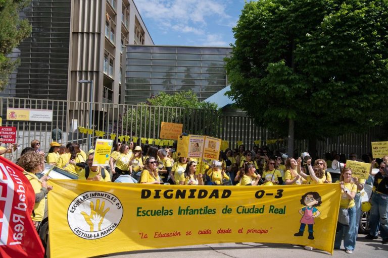 Seguimiento de casi el 57 % en la huelga de escuelas infantiles de C-LM, según sindicatos