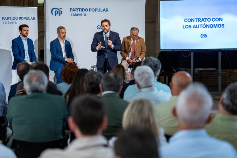 Núñez plantea en Talavera una “revolución contra la burocracia” para impulsar autónomos y empresas