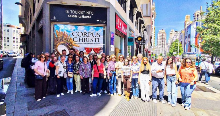 Villanueva de la Fuente luce su tradicional Corpus Christi en Madrid  