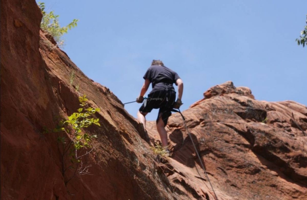 Adrenalina entre cañones sin salir de C-LM: la experiencia de hacer rápel en Guadalajara