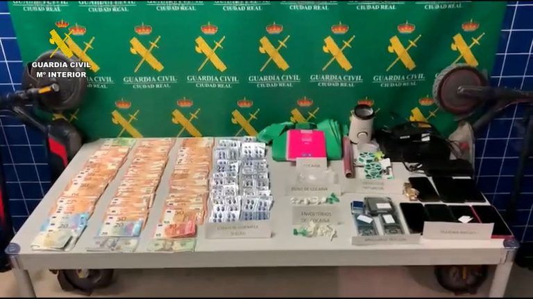 Cocaína, viagra, dinero y un patinete eléctrico, el botín de un grupo que traficaba con drogas en Alcázar de San Juan