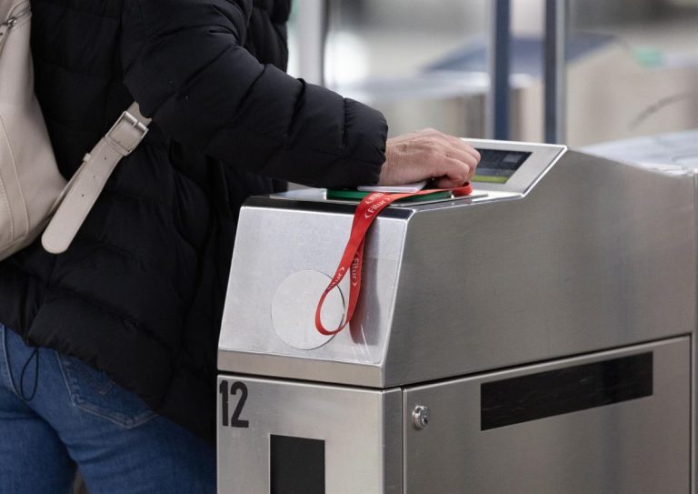 Madrid propone a las comunidades autónomas facilitar el acceso de estudiantes a la Tarjeta de Transporte Público