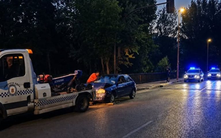 Una colisión por alcance en la calle Escultor Jamete de Cuenca deja un herido