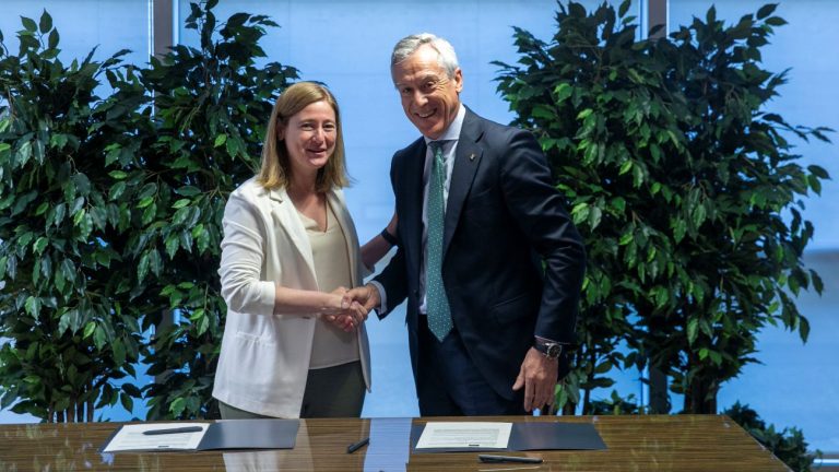 Eurocaja Rural se adhiere al acuerdo de colaboración con el Gobierno de La Rioja para facilitar el adelanto de la PAC a ganaderos y agricultores