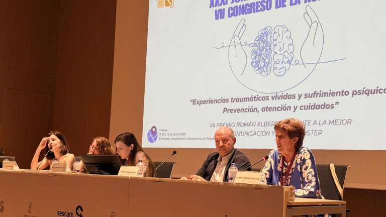 Prevención, humanización y cuidado de los profesionales, claves en el modelo de salud mental de C-LM