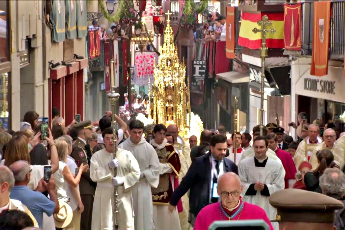 La Custodia de Arfe vuelve a iluminar el Corpus Christi de Toledo