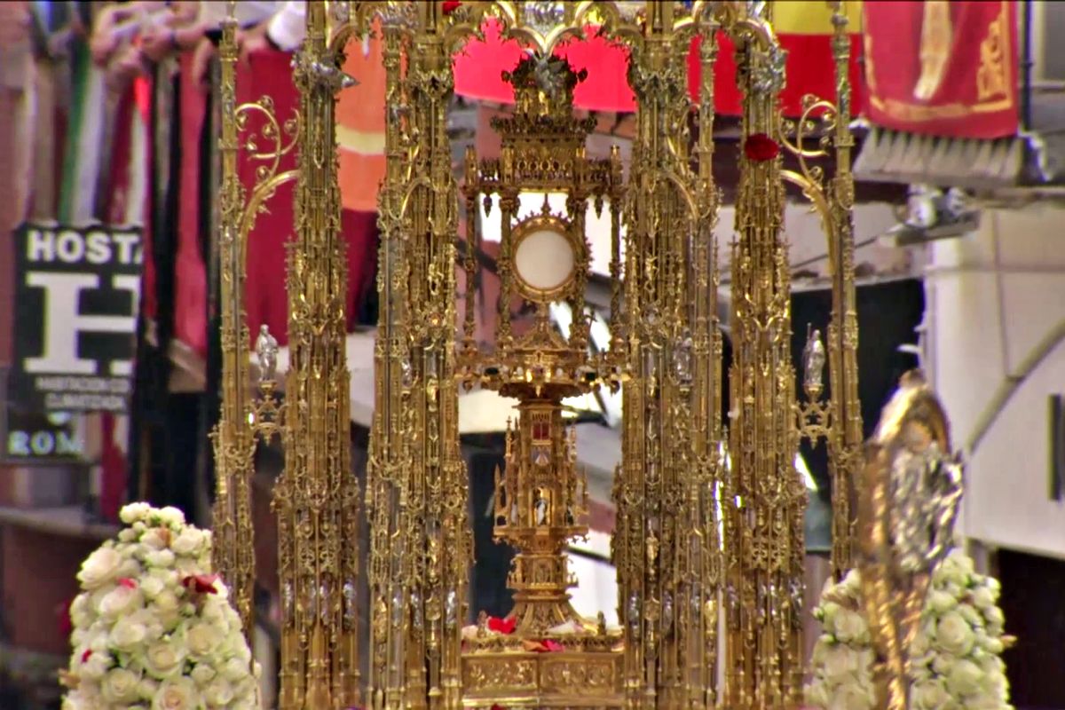 La Custodia de Arfe vuelve a iluminar el Corpus Christi de Toledo