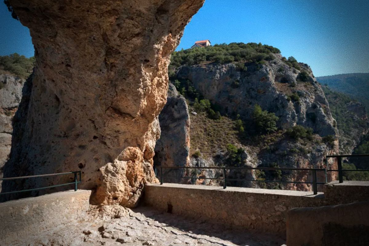 Parque Natural de la Serranía de Cuenca: un océano de pinares y piedra en el corazón de Castilla-La Mancha